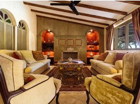 Villa Sleeps 5 Pool Air Con Wifi *