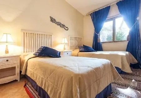 Villa Sleeps 5 Pool Air Con Wifi *