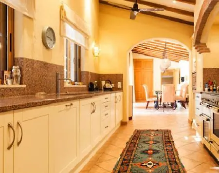 Villa Sleeps 5 Pool Air Con Wifi