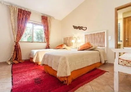 Villa Sleeps 5 Pool Air Con Wifi *